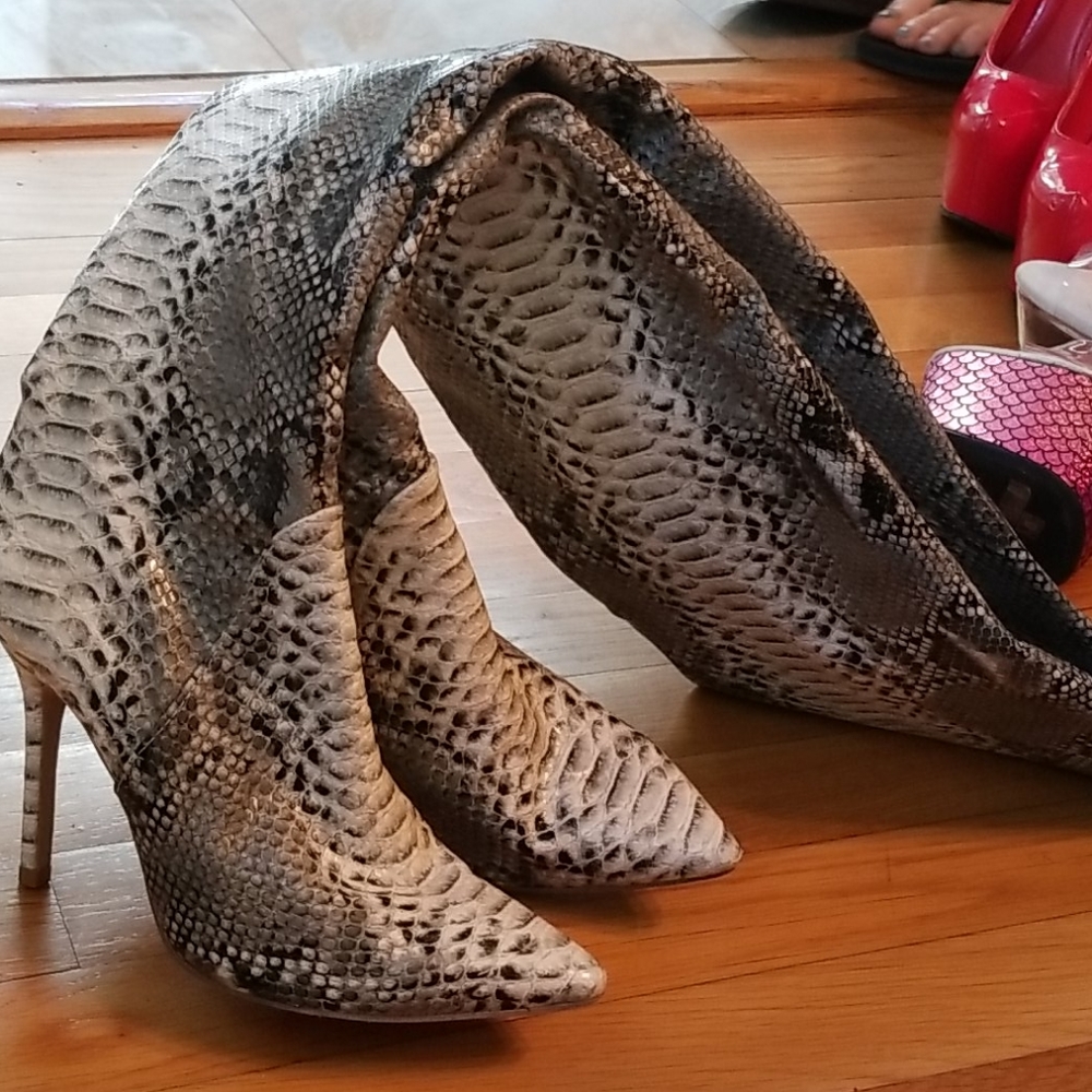 Heels - Picture 2 of 3